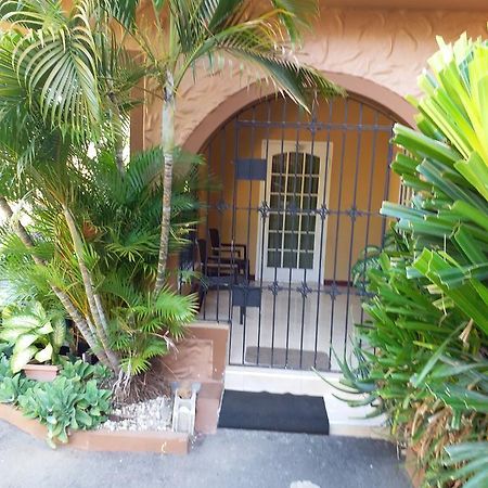 Cozy Apartment 3 Kingston Bagian luar foto